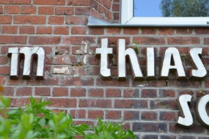 Vorzustand mit fehlendem "A" und abgefallenem "t" Vorzustand mit fehlendem "A" und abgefallenem "t"